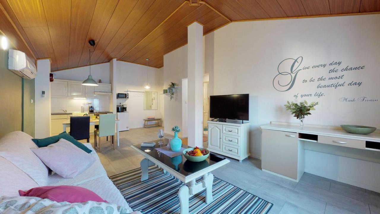 Lara Deluxe Superior 5 Star Apartment, Your Piece Of Heaven By The Sea & Park Novigrad Istria Eksteriør billede