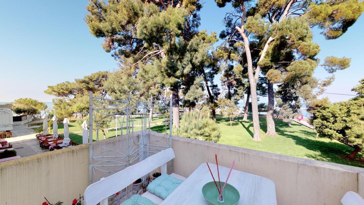 Lara Deluxe Superior 5 Star Apartment, Your Piece Of Heaven By The Sea & Park Novigrad Istria Eksteriør billede