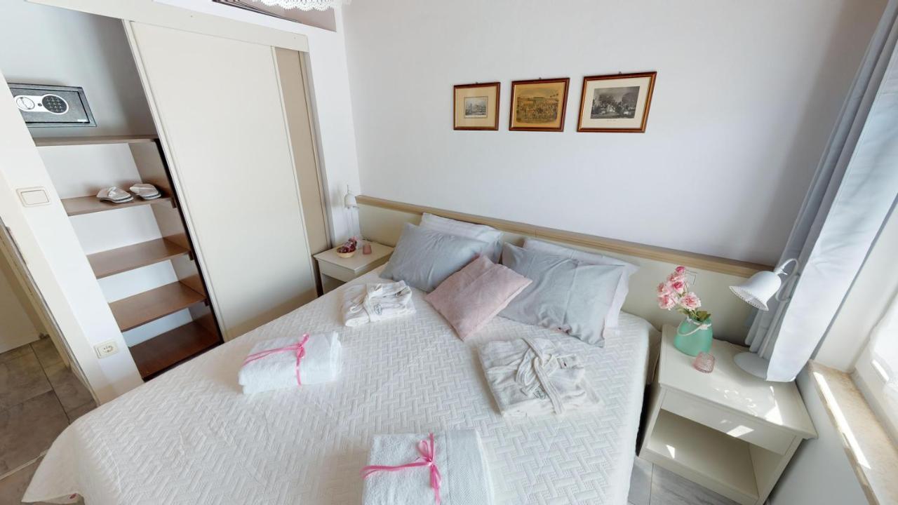 Lara Deluxe Superior 5 Star Apartment, Your Piece Of Heaven By The Sea & Park Novigrad Istria Eksteriør billede